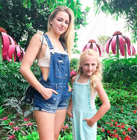 chloe lukasiak sister